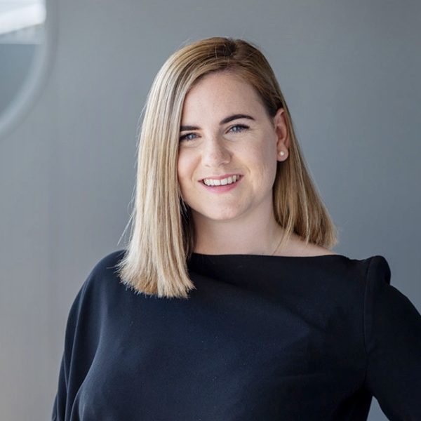 Sandra-Esslinger-Portrait